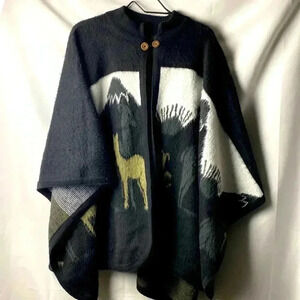 UNBRANDED WO ONE SIZE FITS MOST OVERSIZED CAPE BUTTON CLOSURE MOUNTAIN DESIGN